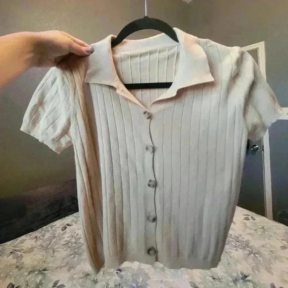 SHEIN soft beige button down Tshirt crop top - Picture 2 of 5